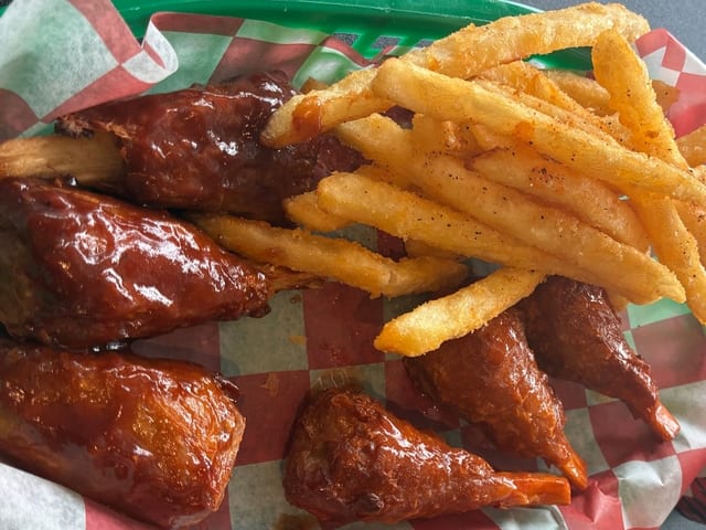 6 wings and fries.